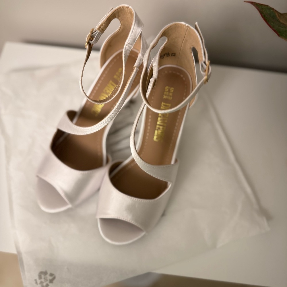 Dream Pairs White Satin Peep Toe Ankle Strap Heels - Size 5.5 - Picture 4 of 12